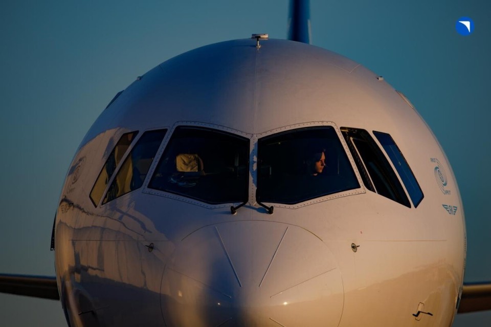 俄罗斯MC-21客机实现关键突破 首架搭载国产系统与设备原型机成功首飞